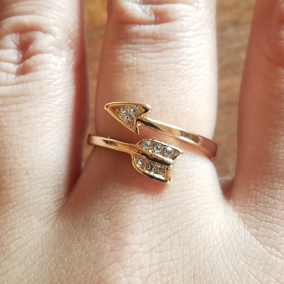 NWOT Gold Arrow Rhinestone Ring - Picture 3 of 8